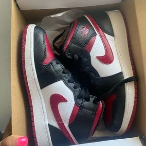 Air Jordan 1 GS Red Black & white